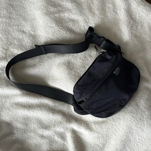 lululemon clean lines belt bag